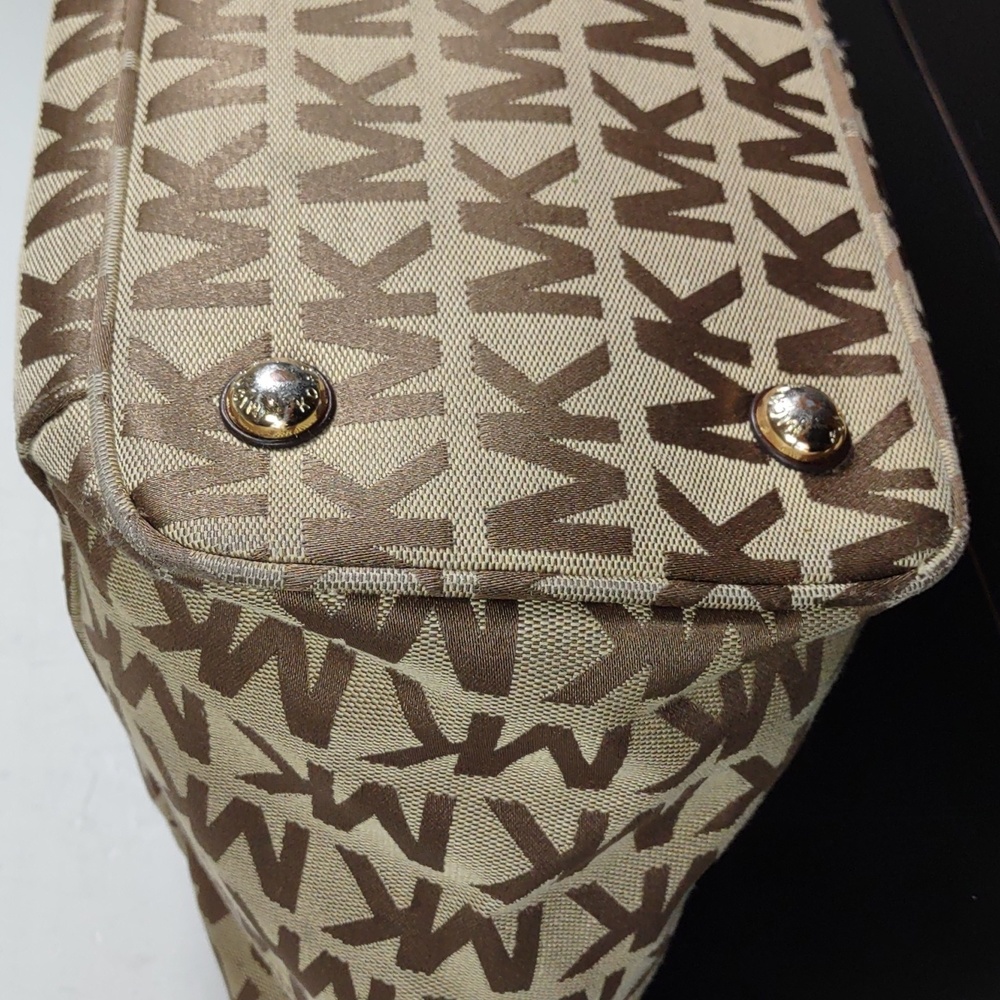 Michael Kors "Anabelle" Jet Set Signature Canvas Tote - Picture 7 of 13